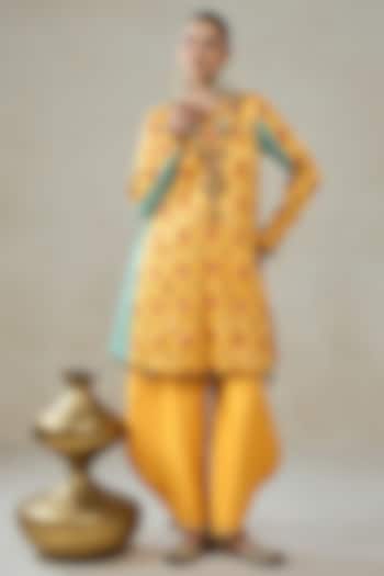 Yellow Patola Silk Straight Kurta Set by NITIKA GUJRAL at Pernia's Pop Up Shop
