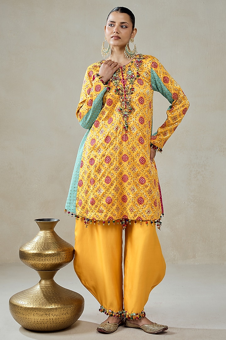 Yellow Patola Silk Straight Kurta Set by NITIKA GUJRAL at Pernia's Pop Up Shop