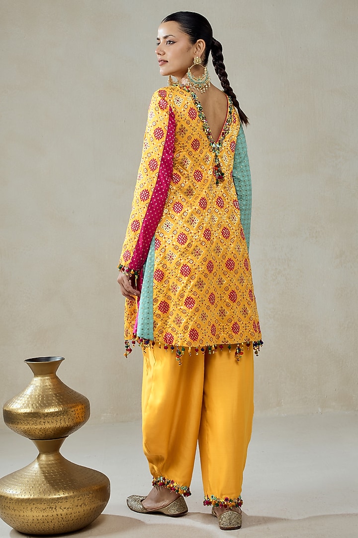 Yellow Patola Silk Straight Kurta Set by NITIKA GUJRAL at Pernia's Pop Up Shop