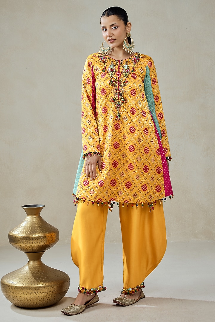 Yellow Patola Silk Straight Kurta Set by NITIKA GUJRAL at Pernia's Pop Up Shop