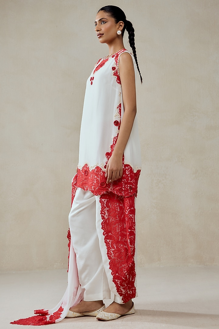 White Georgette Lace Applique Kurta Set by NITIKA GUJRAL at Pernia's Pop Up Shop