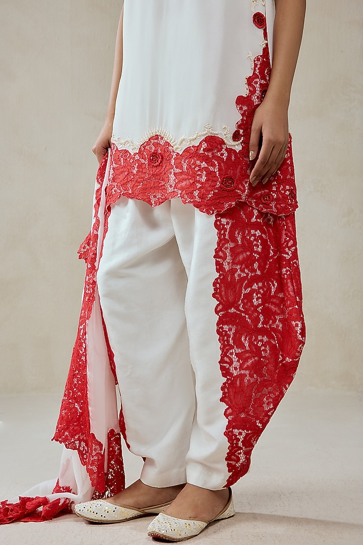 White Georgette Lace Applique Kurta Set by NITIKA GUJRAL at Pernia's Pop Up Shop