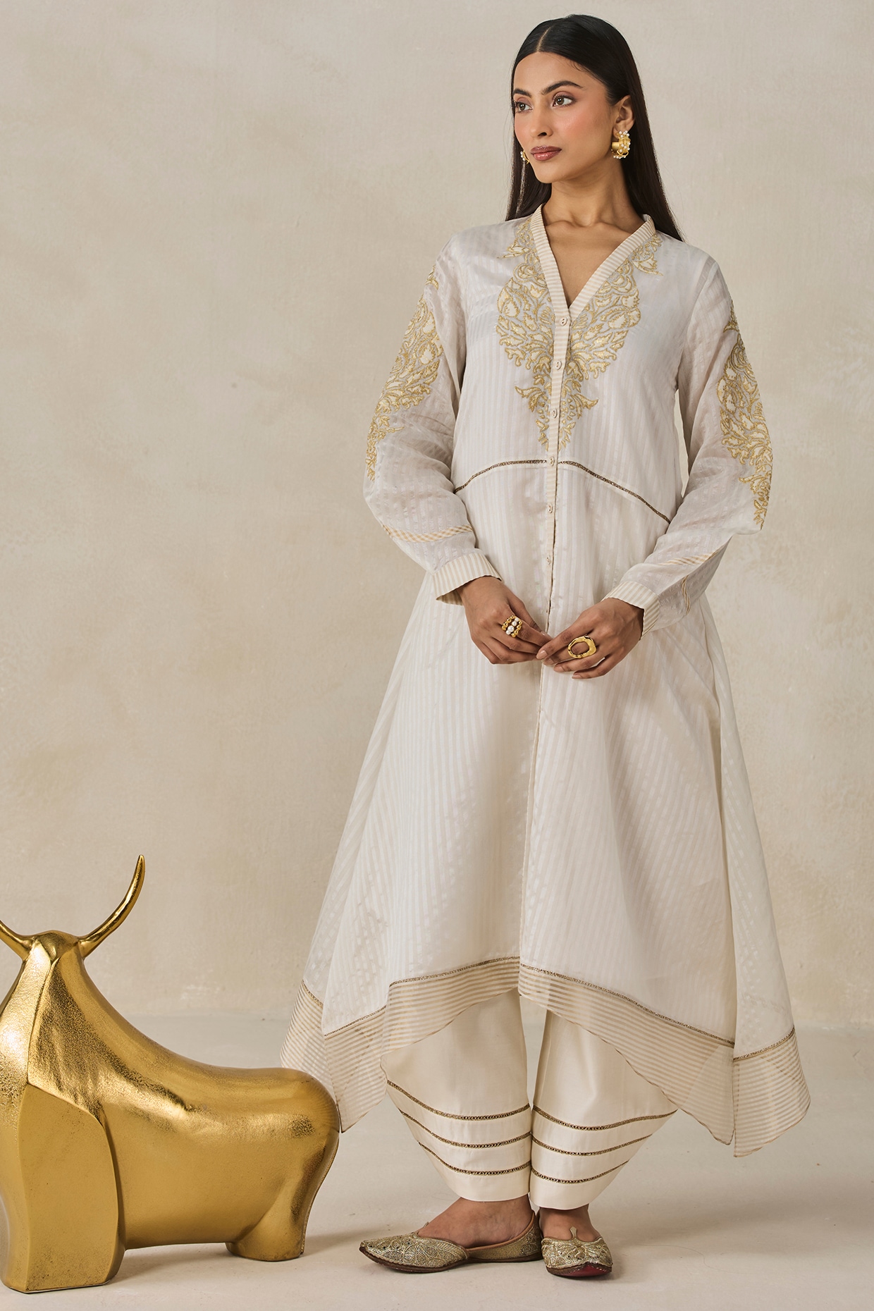 NITIKA GUJRAL Ivory Chanderi Applique Embroidered Kurta Set