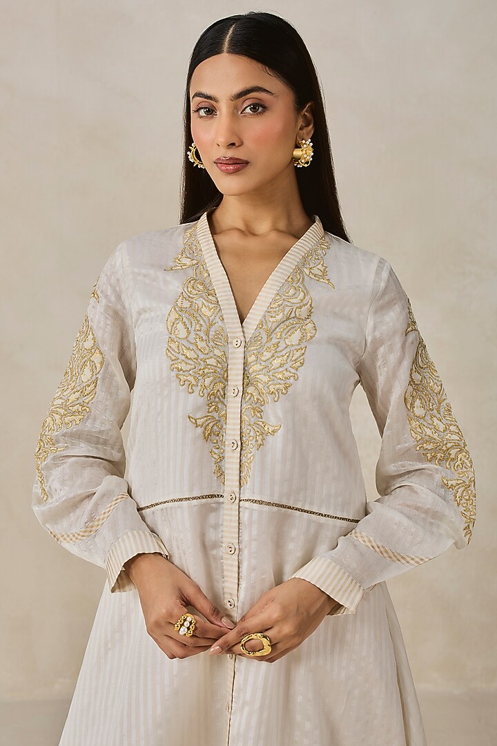 Ivory Chanderi Applique Embroidered Kurta Set by NITIKA GUJRAL at Pernia's Pop Up Shop