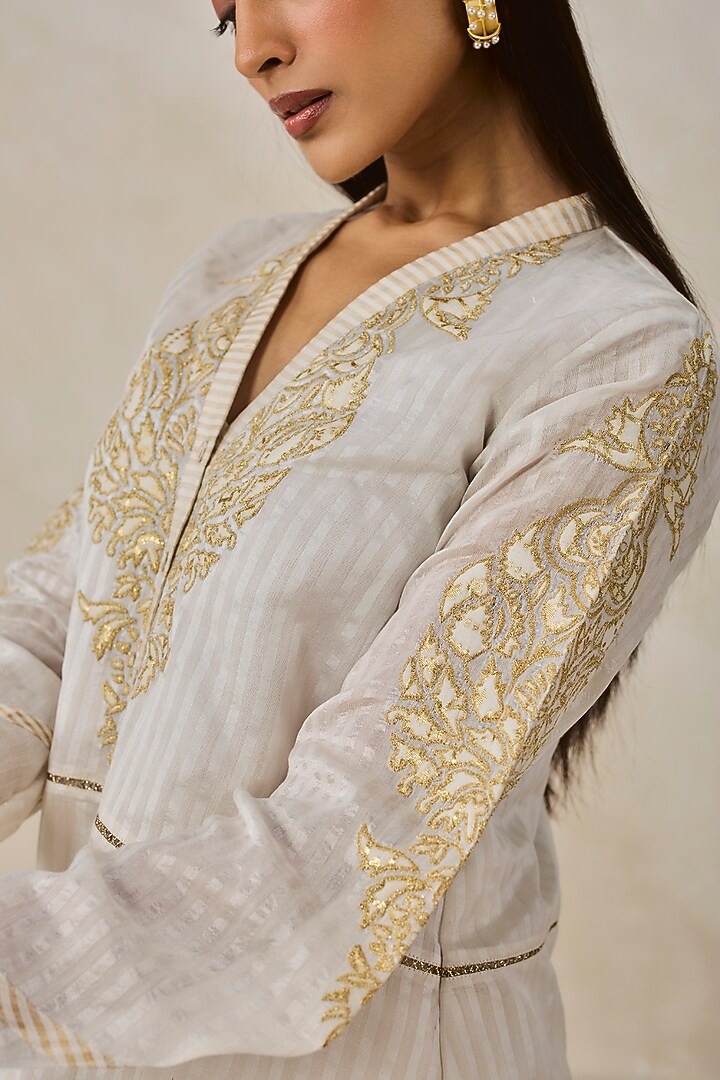 Ivory Chanderi Applique Embroidered Kurta Set by NITIKA GUJRAL at Pernia's Pop Up Shop