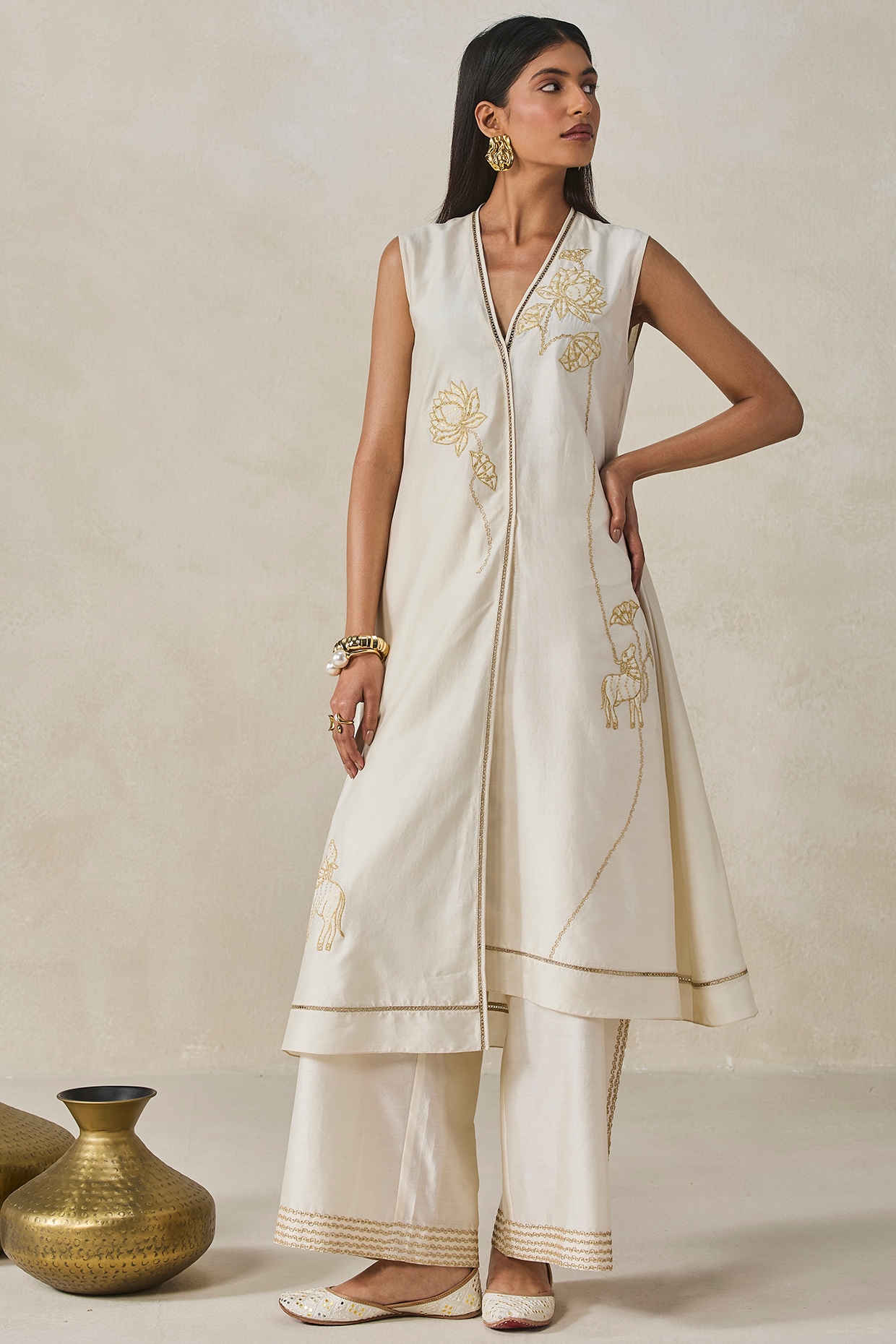 NITIKA GUJRAL Ivory Chanderi Applique Embroidered Kurta Set
