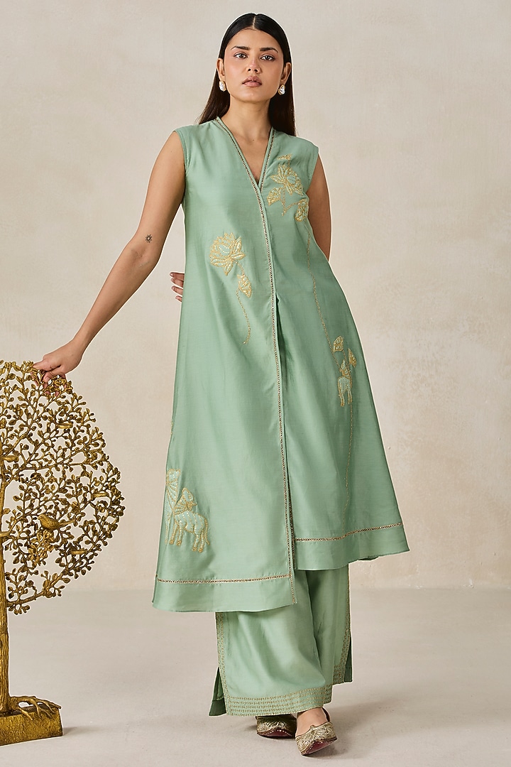 Sage Green Chanderi Applique Embroidered Kurta Set by NITIKA GUJRAL at Pernia's Pop Up Shop