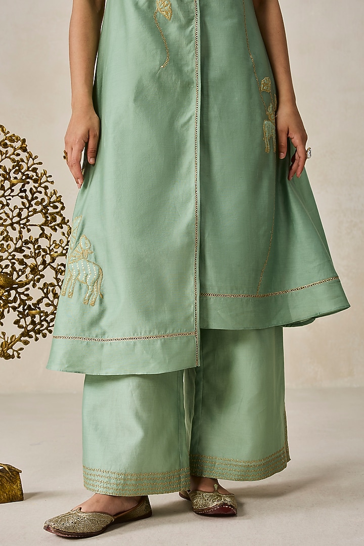 Sage Green Chanderi Applique Embroidered Kurta Set by NITIKA GUJRAL at Pernia's Pop Up Shop