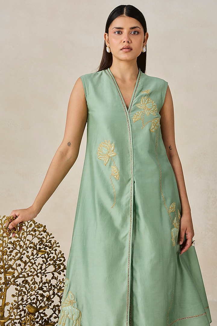 Sage Green Chanderi Applique Embroidered Kurta Set by NITIKA GUJRAL at Pernia's Pop Up Shop