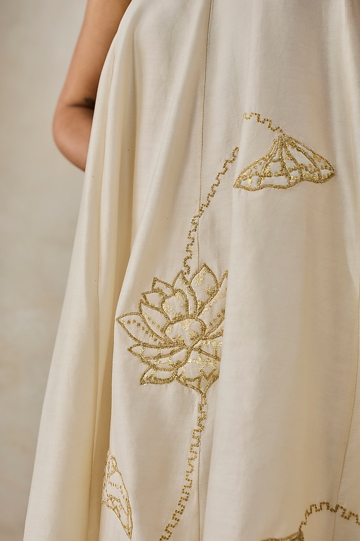 Ivory Chanderi Applique Embroidered Kurta Set by NITIKA GUJRAL at Pernia's Pop Up Shop