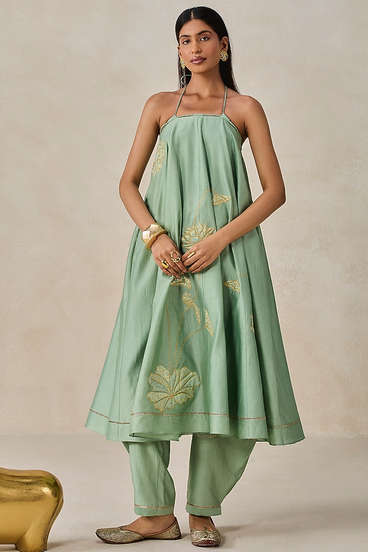 Sage Green Chanderi Applique Embroidered Kurta Set by NITIKA GUJRAL at Pernia's Pop Up Shop