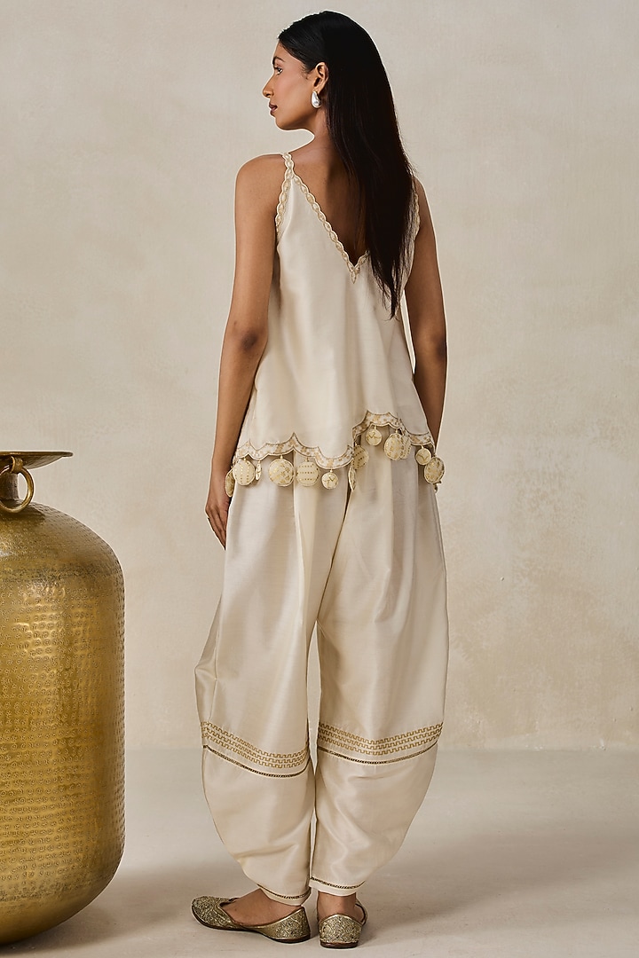 Ivory Chanderi Applique Embroidered Short Kurta Set by NITIKA GUJRAL at Pernia's Pop Up Shop