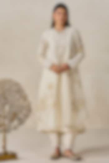 Ivory Chanderi Applique Embroidered Jacket Kurta Set by NITIKA GUJRAL at Pernia's Pop Up Shop