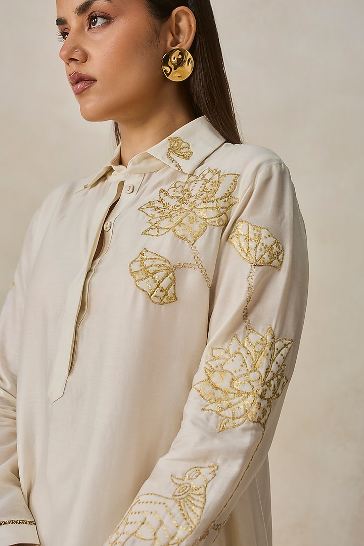 Ivory Chanderi Applique Embroidered Kurta Set by NITIKA GUJRAL at Pernia's Pop Up Shop