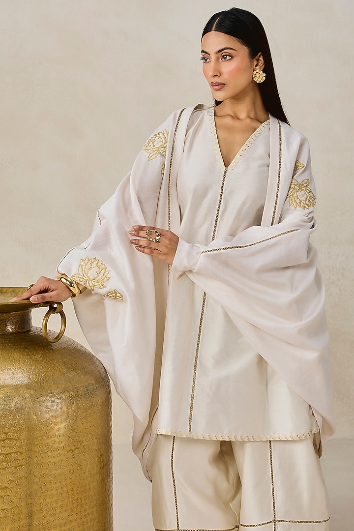 Ivory Chanderi Applique Embroidered Jacket Kurta Set by NITIKA GUJRAL at Pernia's Pop Up Shop