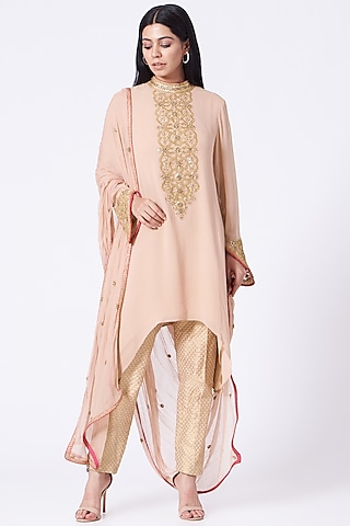 Peach Brocade Gota Embroidered Asymmetrical Kurta Set by NITIKA GUJRAL