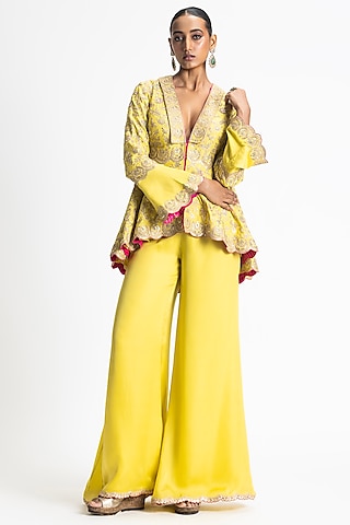 Yellow Chiffon Saree Set Design by NITIKA GUJRAL at Pernia's Pop Up Shop  2024