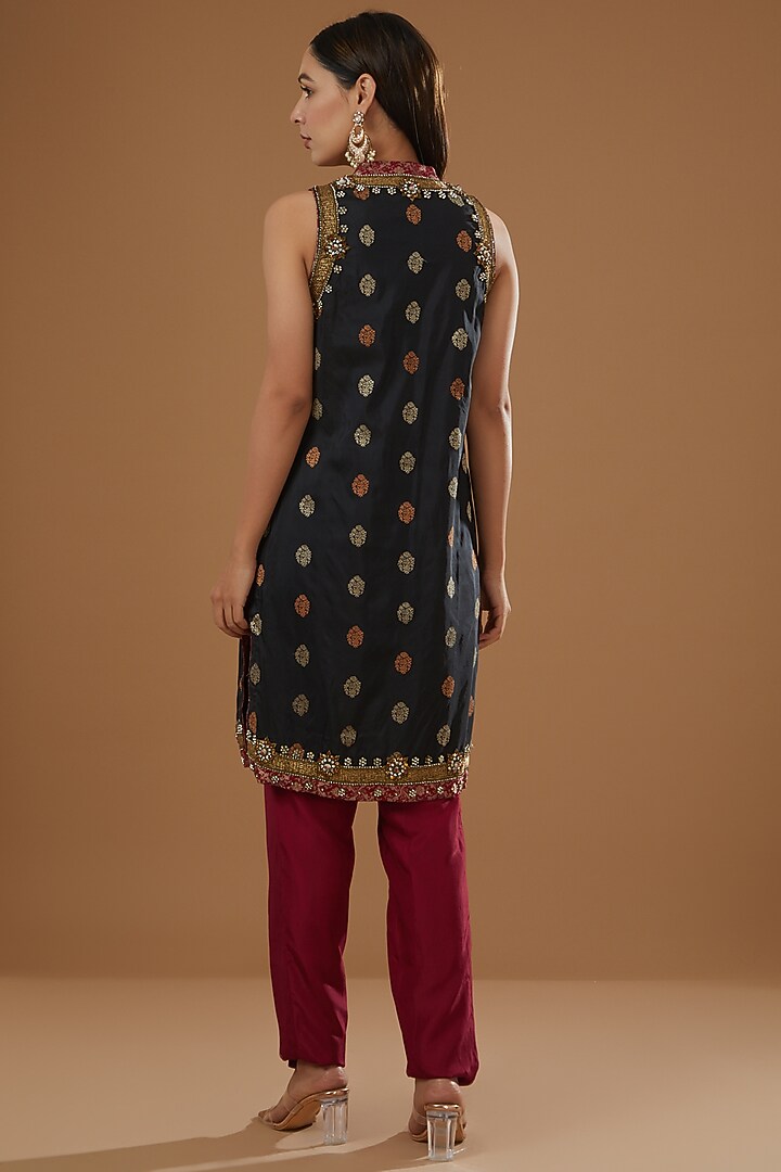 Black Raw Silk Embroidered Kurta Set by NITIKA GUJRAL at Pernia's Pop Up Shop