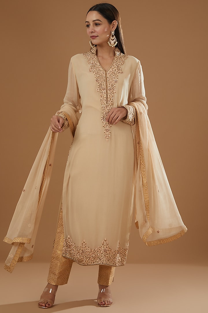 Beige Peach Georgette & Brocade Kurta Set by NITIKA GUJRAL at Pernia's Pop Up Shop