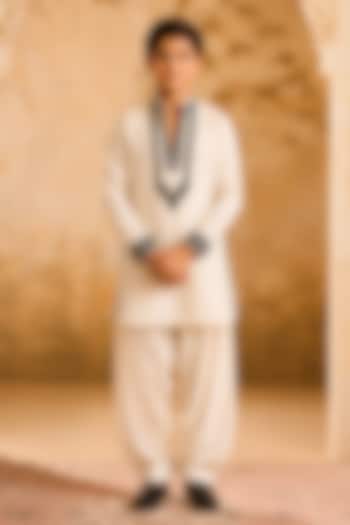 White Linen Resham Embroidered Kurta Set For Boys by Nitika Gujral Kids at Pernia's Pop Up Shop