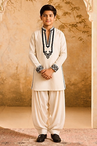 White Linen Resham Embroidered Kurta Set For Boys by Nitika Gujral Kids