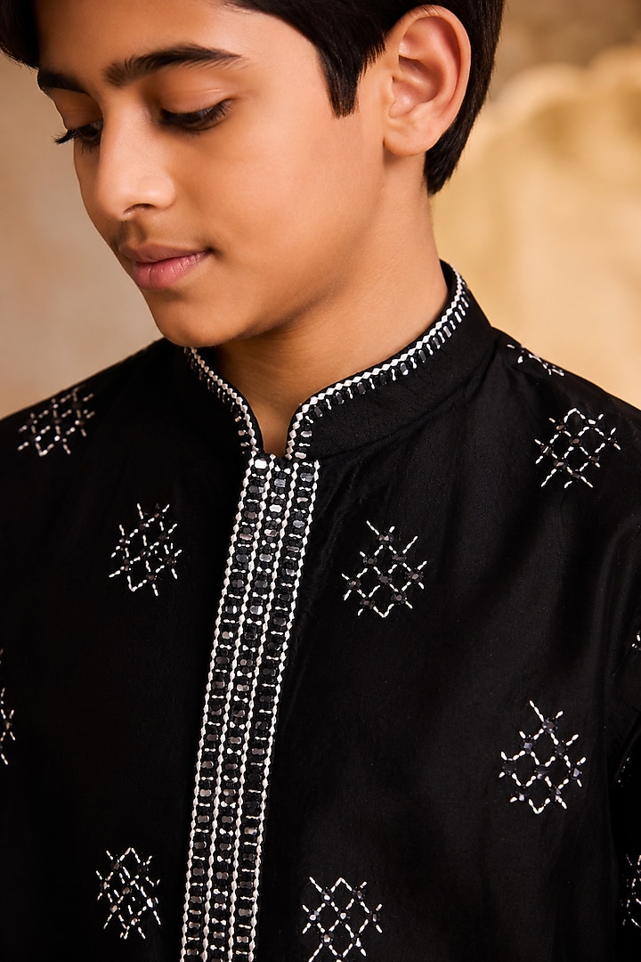 Black Chanderi Mirror Embroidered Kurta Set For Boys by Nitika Gujral Kids at Pernia's Pop Up Shop