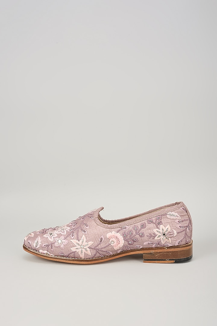Lilac Raw Silk Resham Jaal Embroidered Juttis by NITIKA GUJRAL MEN at Pernia's Pop Up Shop
