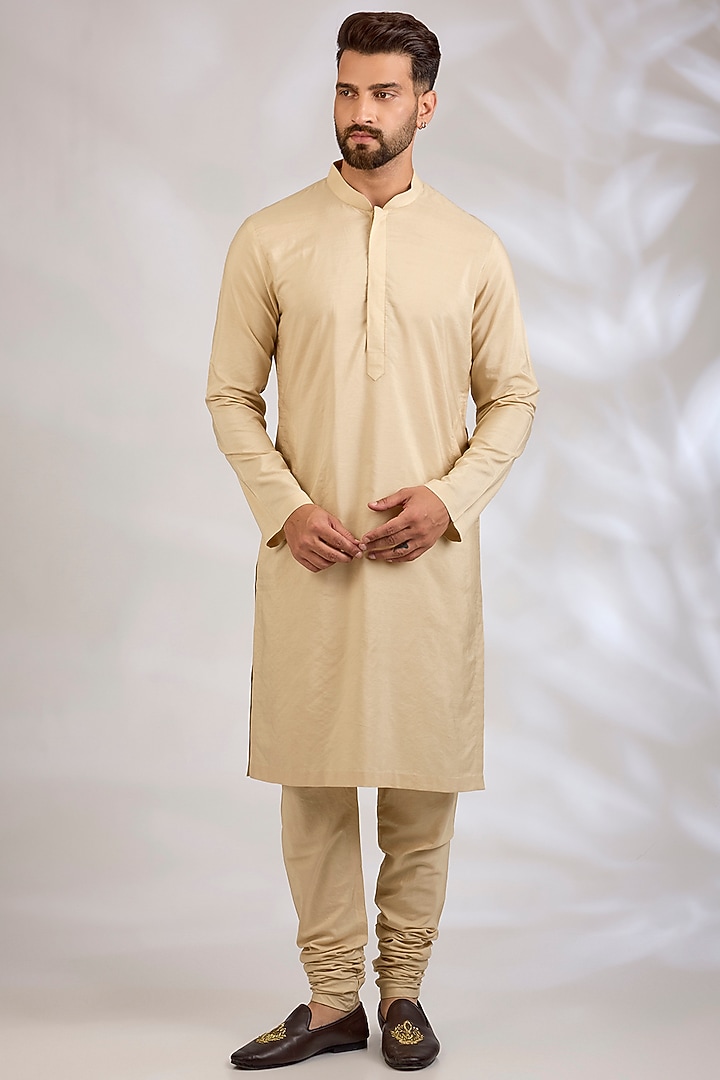 Champagne Raw Silk Resham Embroidered Groom Sherwani Set by NITIKA GUJRAL MEN at Pernia's Pop Up Shop