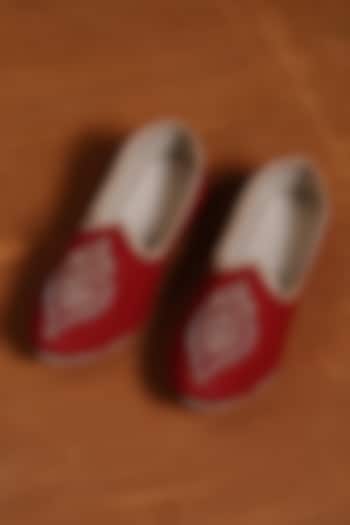 Red Raw Silk & Leather Embroidered Juttis by NITIKA GUJRAL MEN at Pernia's Pop Up Shop