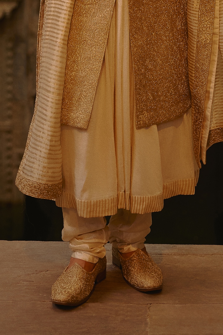 Salmon-Colored Matka Silk Zari Embroidered Groom Sherwani Set by NITIKA GUJRAL MEN at Pernia's Pop Up Shop