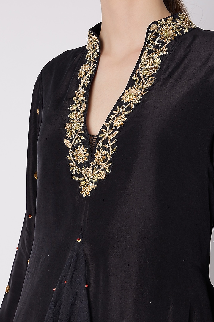 Black Embroidered Kurta With Dhoti by Nikasha at Pernia's Pop Up Shop