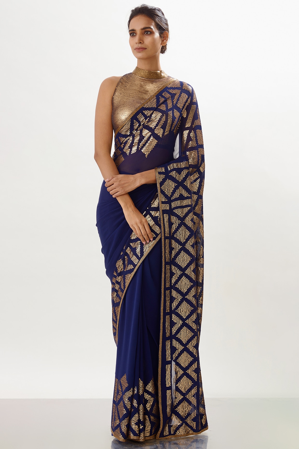 blouse with navy blue saree