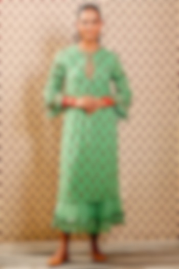Green Hand-Embroidered Kurta Set by Nikasha at Pernia's Pop Up Shop