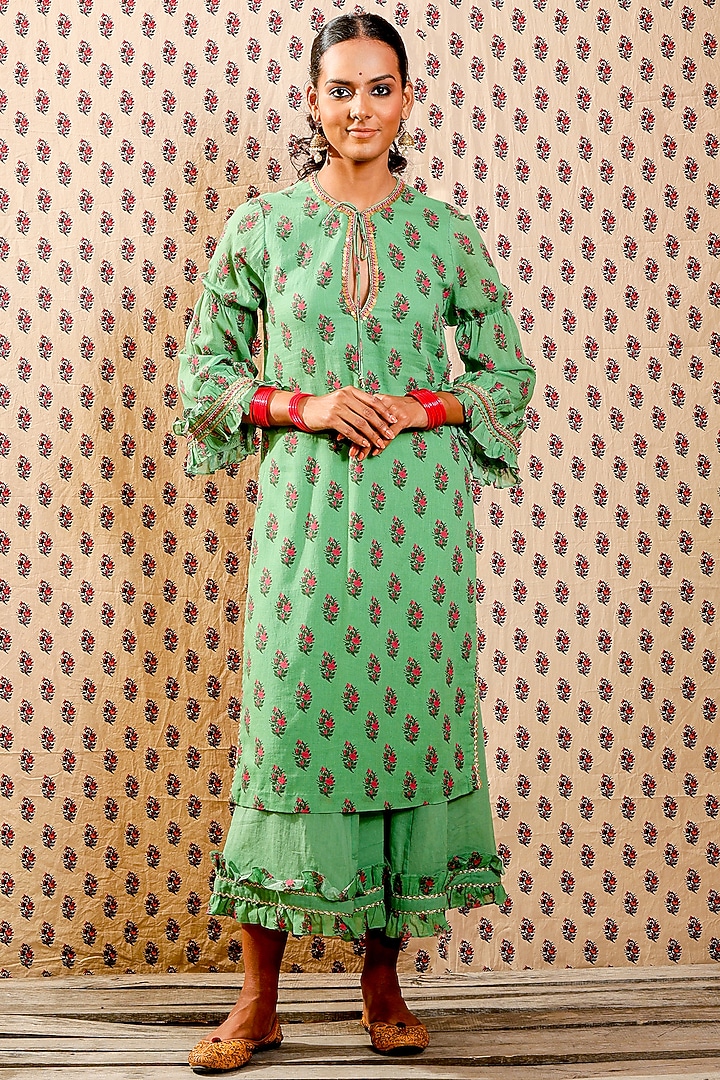 Green Hand-Embroidered Kurta Set by Nikasha at Pernia's Pop Up Shop