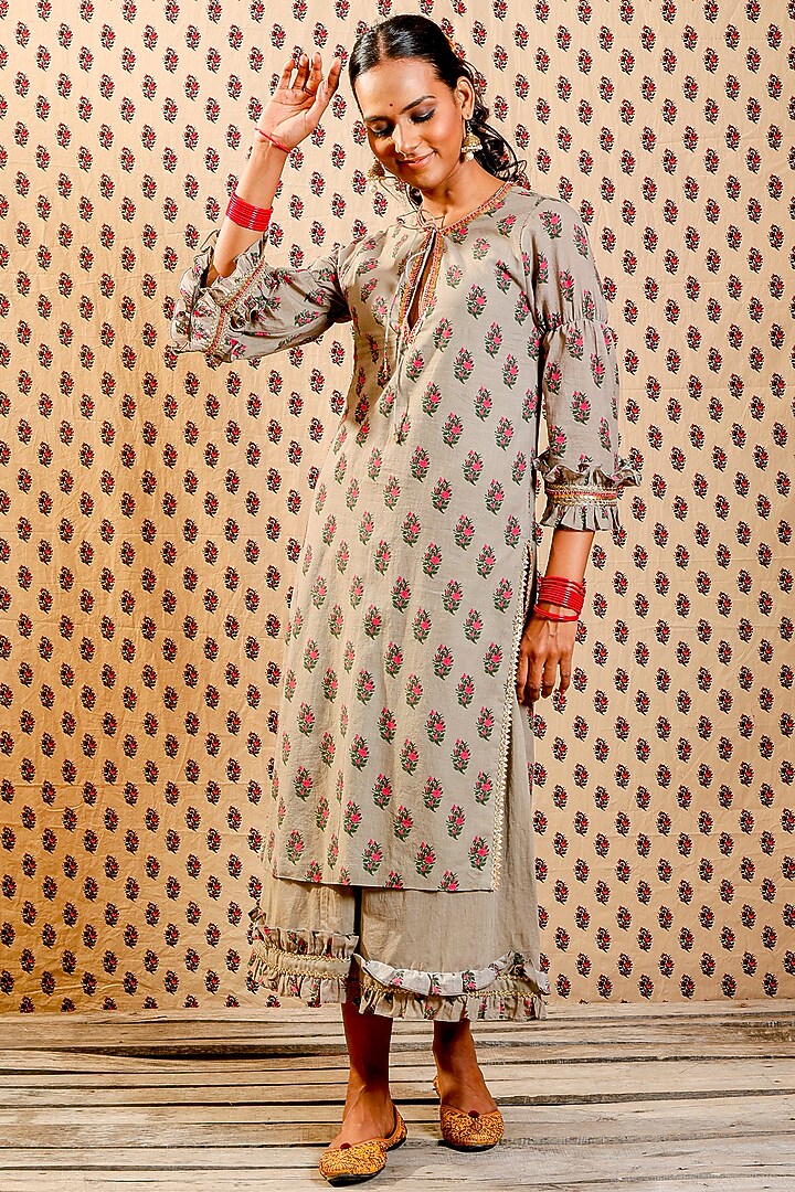 Grey Hand-Embroidered Kurta Set by Nikasha at Pernia's Pop Up Shop