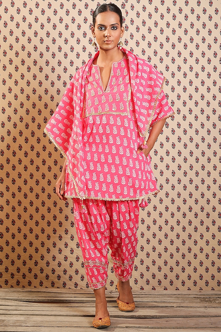 Mithai Pink Gota-Embroidered Kurta Set by Nikasha at Pernia's Pop Up Shop
