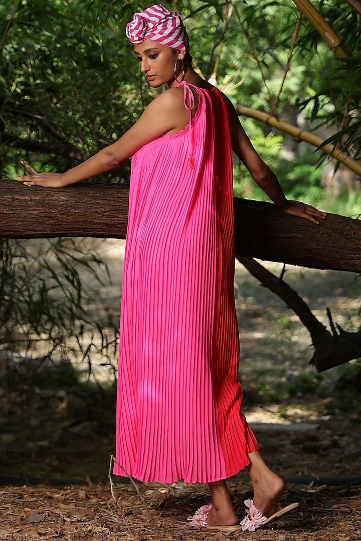 Pernia's Pop Up Shop - Nikasha Women Gajjari Coral & Mithai Pink Georgette Pleated Halter Dress