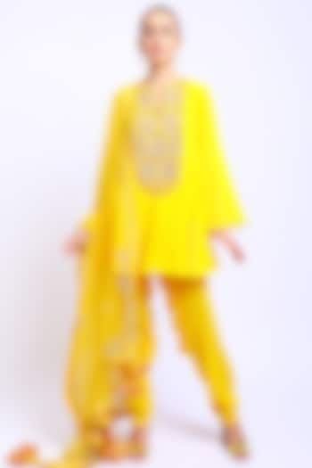 Yellow Georgette Printed Kurta Set by Nikasha at Pernia's Pop Up Shop