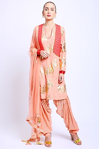 Salmon Peach Lotus Printed Kurta Set by Nikasha