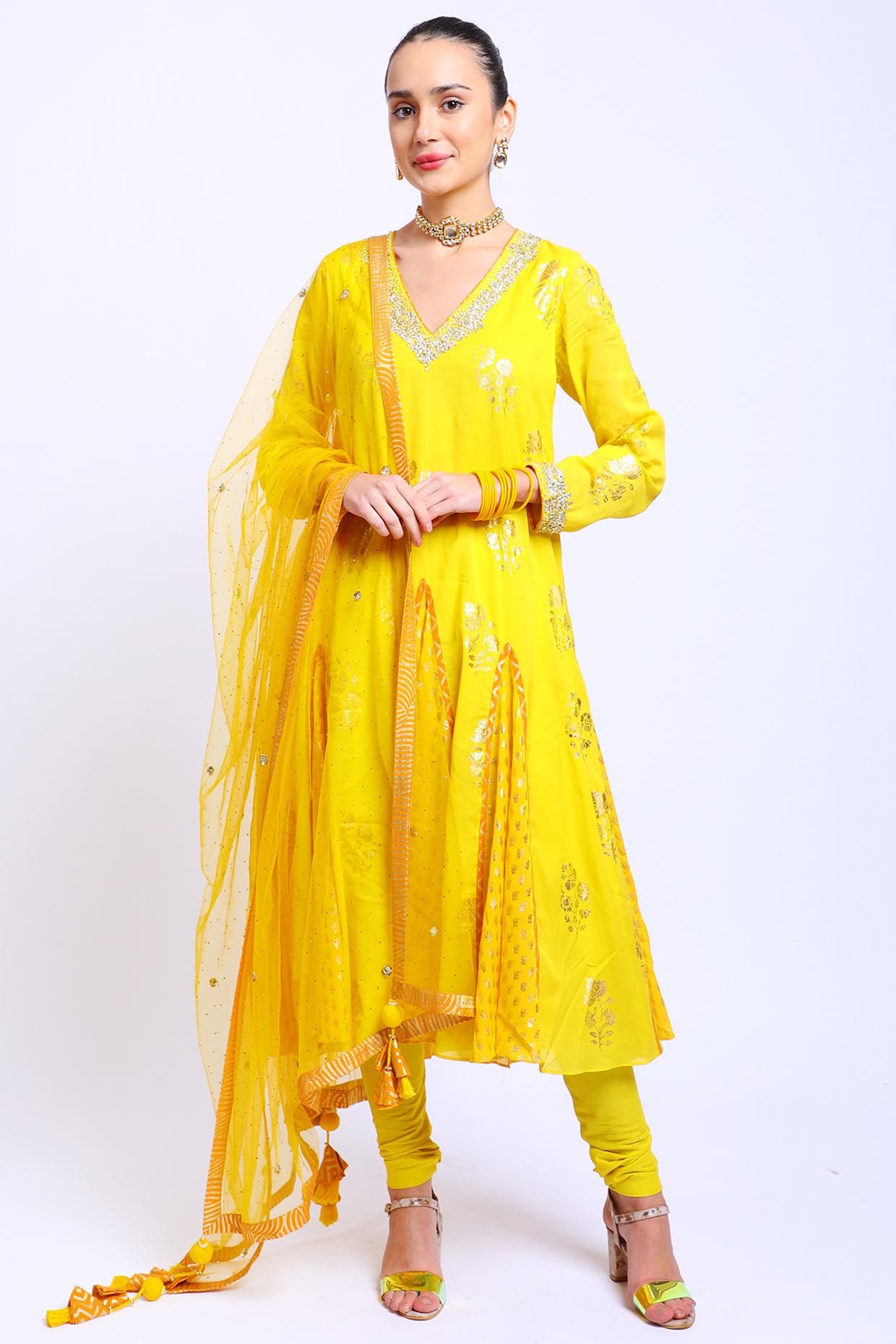 Yellow Jaipuri Guldasta Printed Kurta Set by Nikasha at Pernia's Pop Up Shop