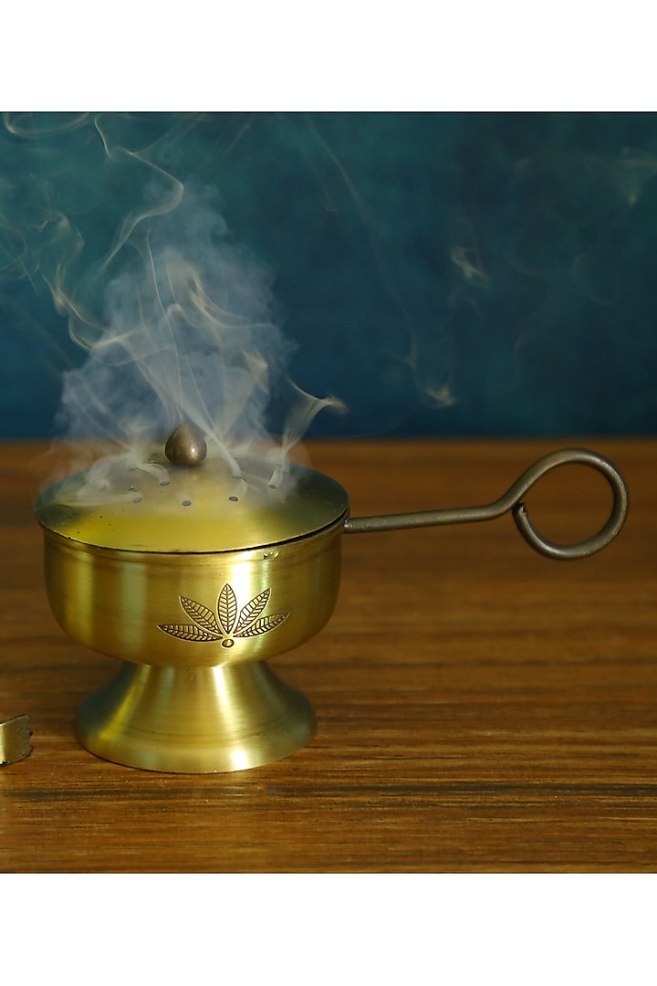 Antique Gold Nakshikathaa Fumer by Nakshikathaa
