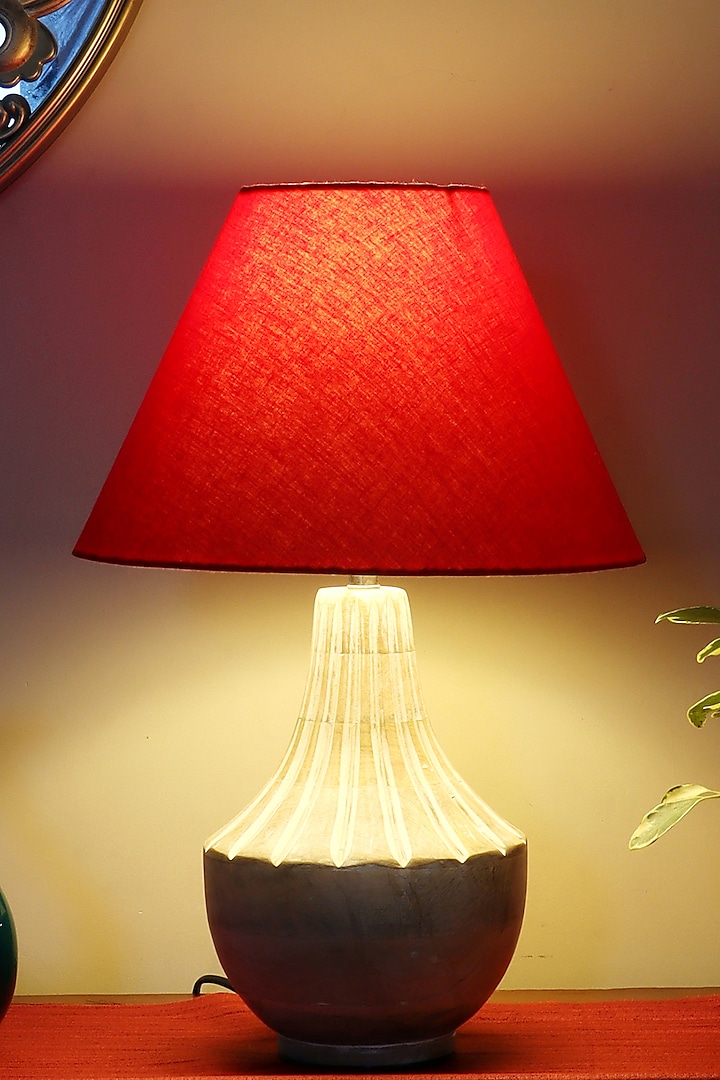 White Ektara Table Lamp With Red Shade by Nakshikathaa