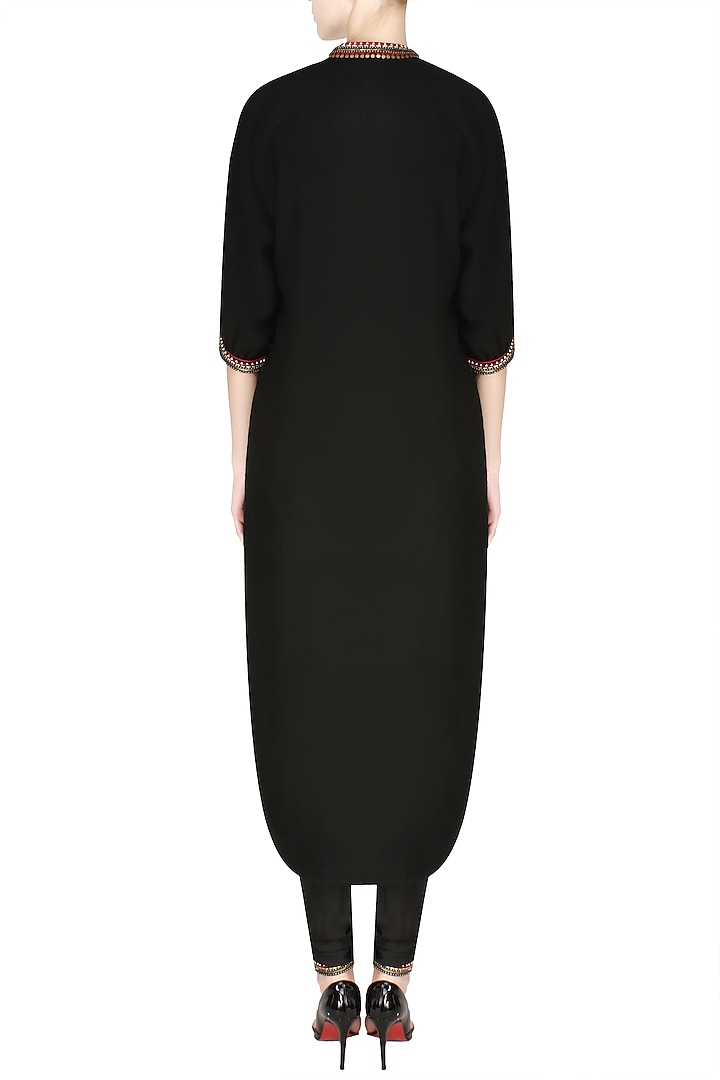 Black embroidered high low printed kurta set available only at Pernia's Pop Up Shop.