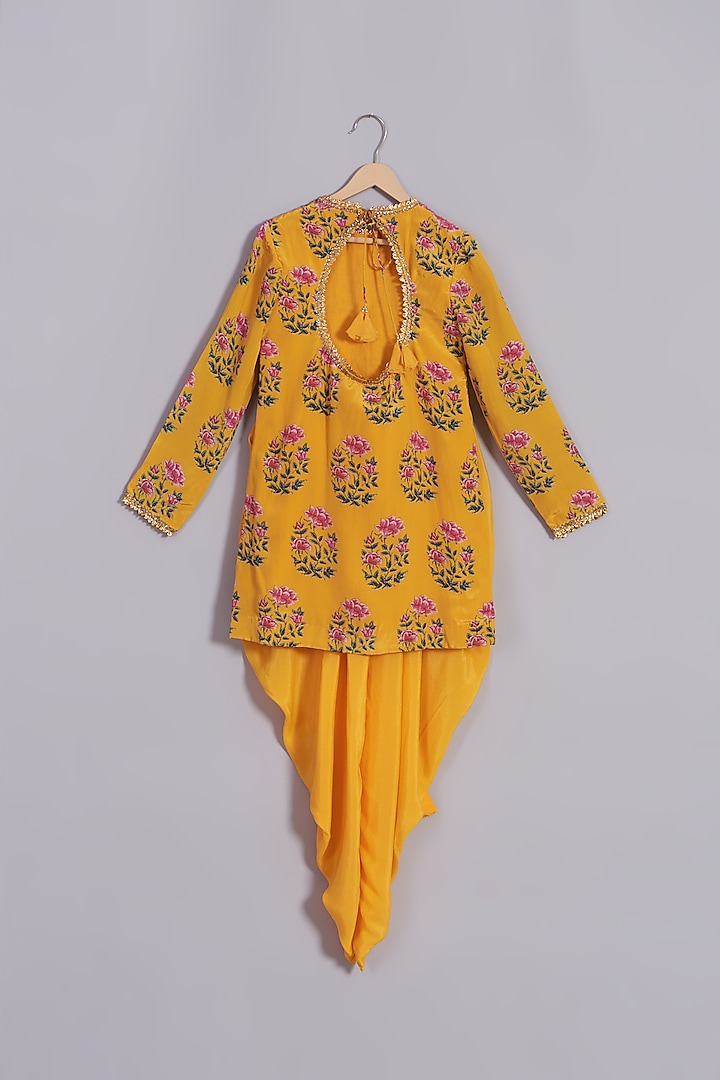 Ochre Yellow Floral Printed Kurta Set For Girls by Nikasha Kidswear