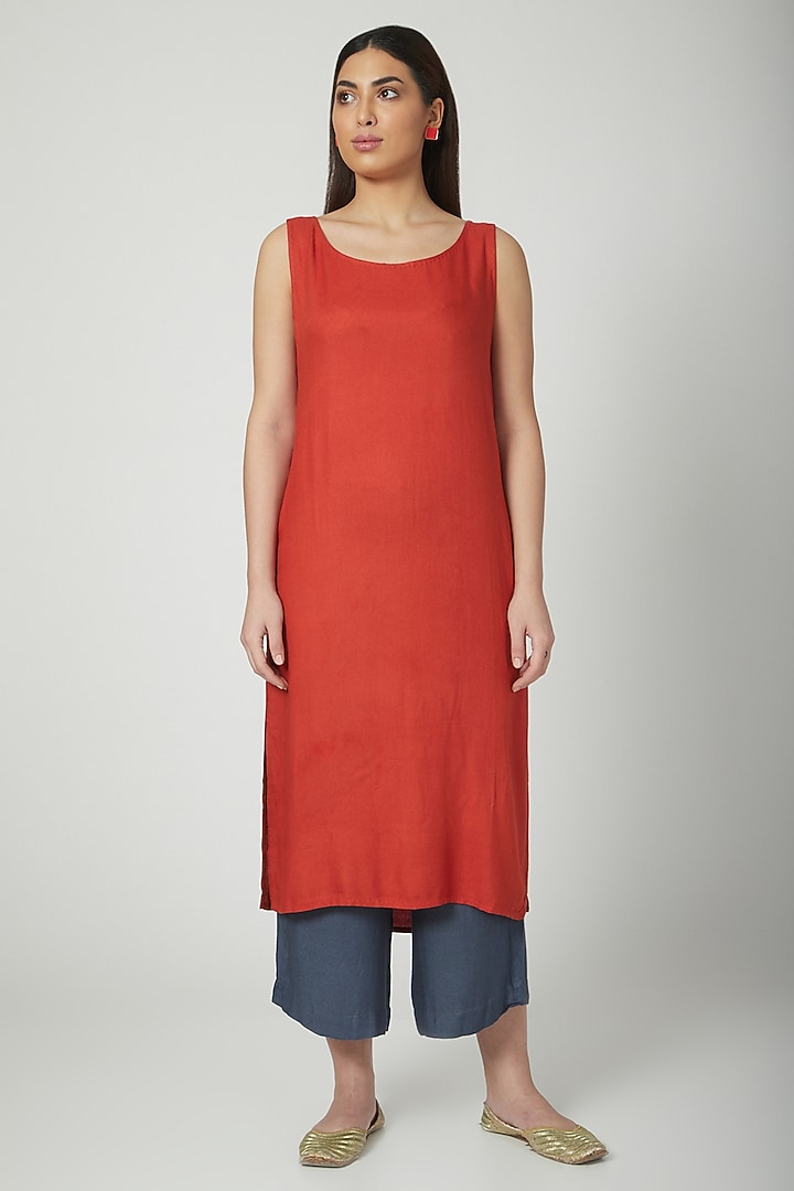 Red Printed & Embroidered Kurta Set by Nida Mahmood at Pernia's Pop Up Shop