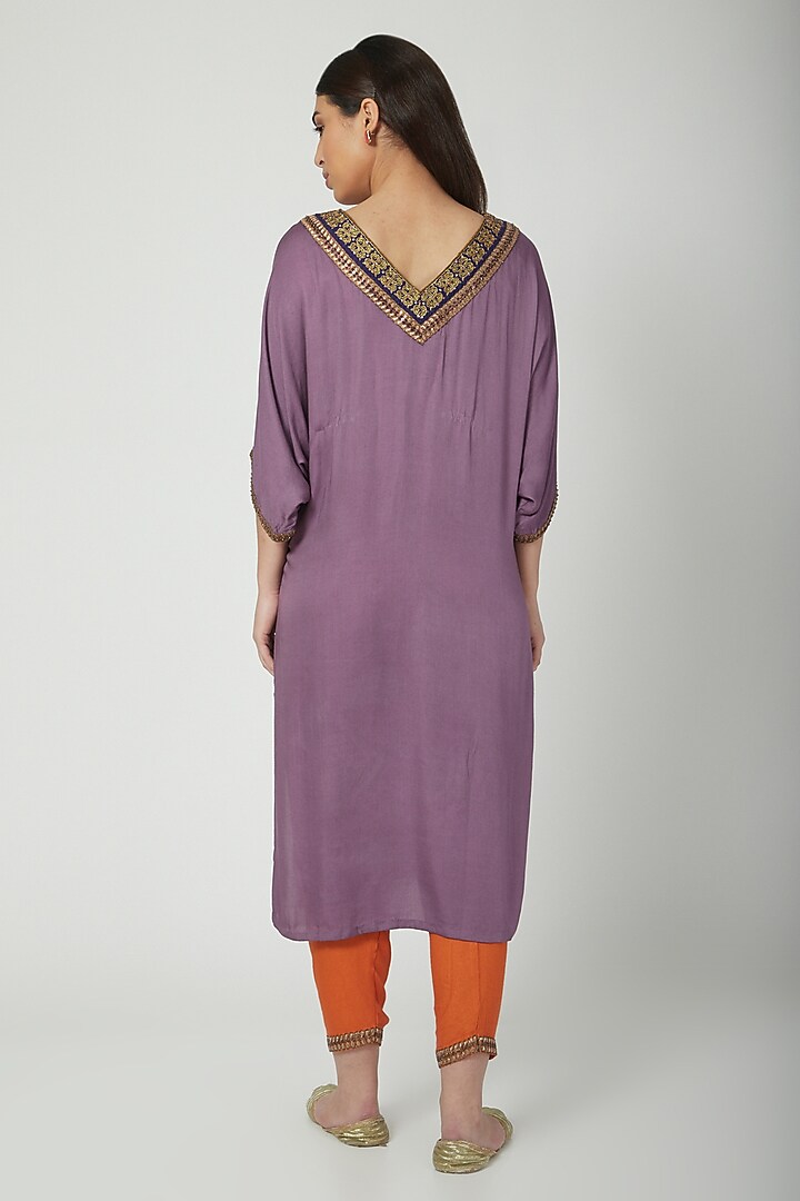 Mauve Modal Satin Printed & Hand Embroidered Kaftan Set by Nida Mahmood at Pernia's Pop Up Shop