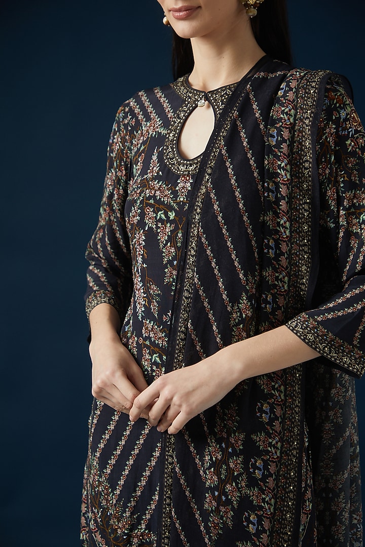 Black Bemberg Crepe Embroidered & Printed Kurta Set by NIRRAAMYAA at Pernia's Pop Up Shop