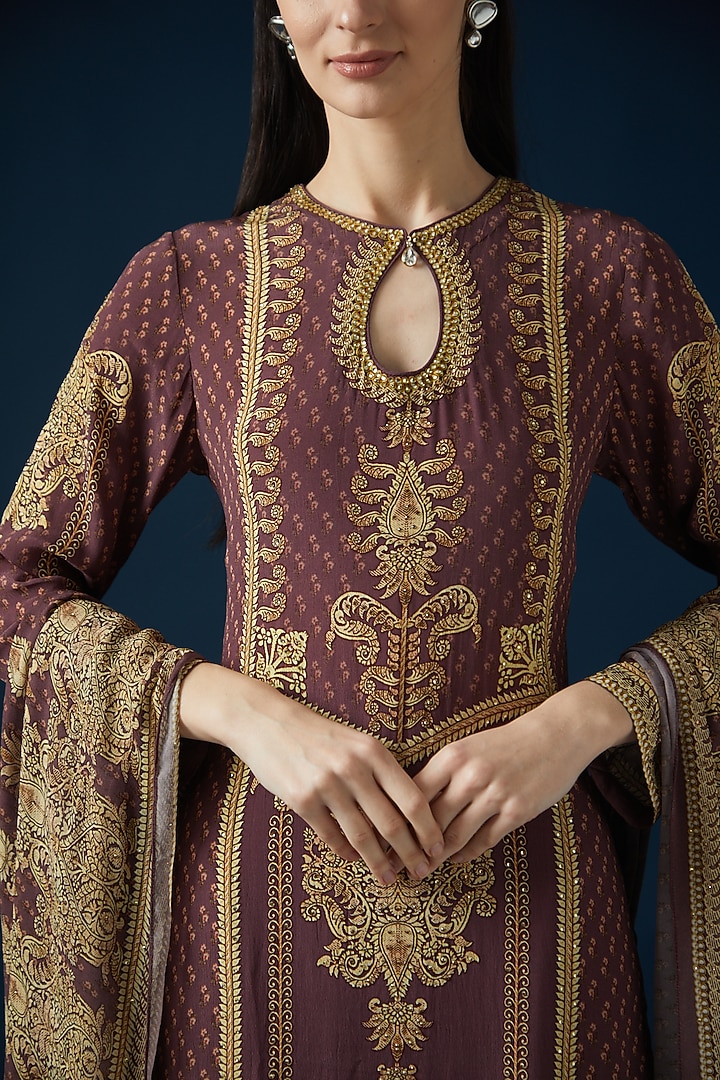 Mauve Bemberg Crepe Embroidered & Printed Kurta Set by NIRRAAMYAA at Pernia's Pop Up Shop