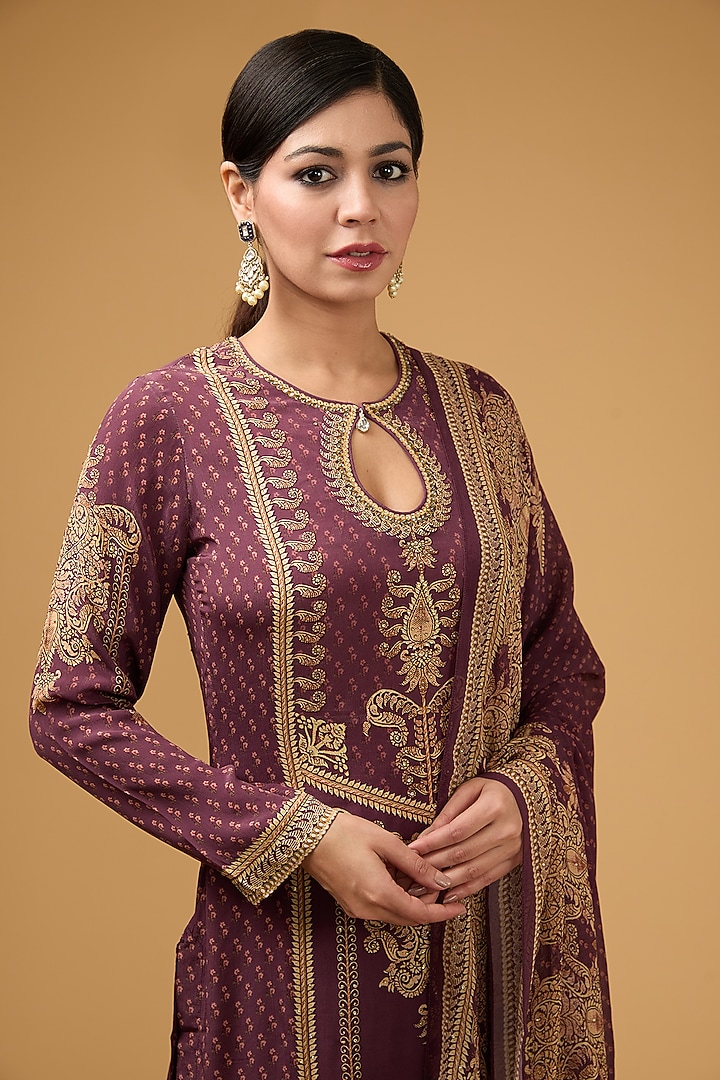 Mauve Crepe Printed & Embroidered Kurta Set by NIRRAAMYAA at Pernia's Pop Up Shop