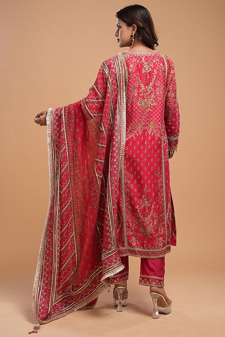 Red Chanderi Digital Printed Kurta Set by NIRRAAMYAA at Pernia's Pop Up Shop